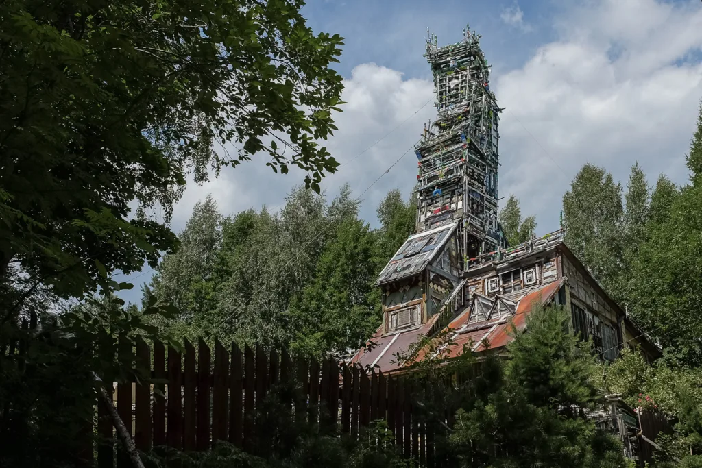 Мусорный дом в Мурзинке