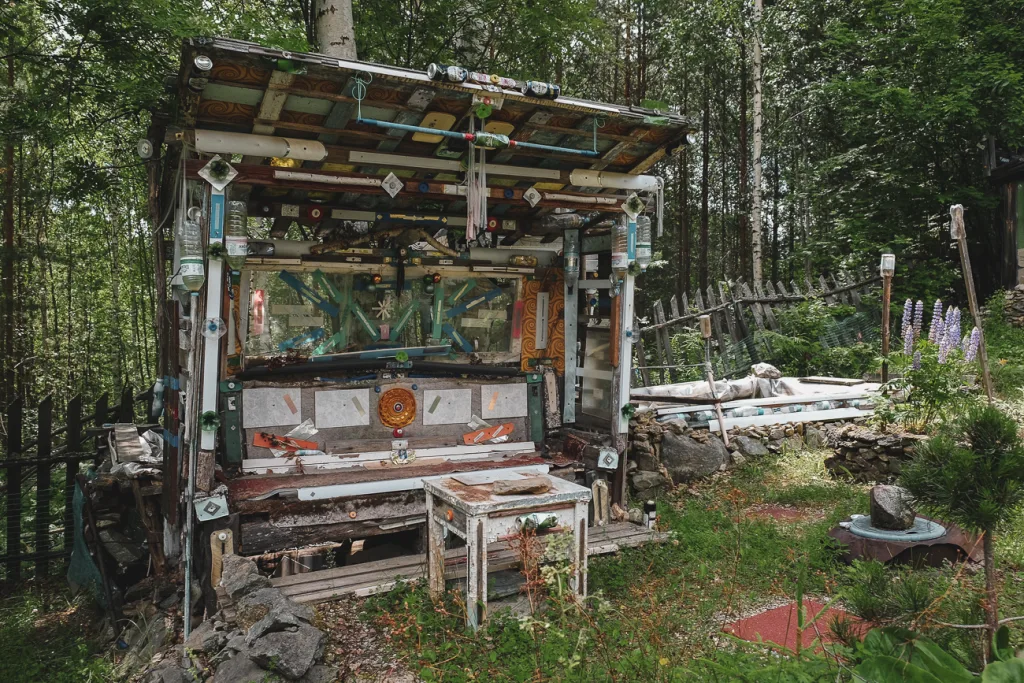 Мусорный дом в Мурзинке